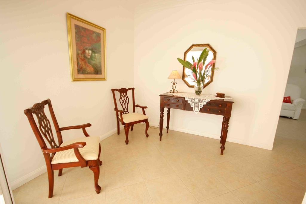Cattleya Luxury Suites Kingston Room photo