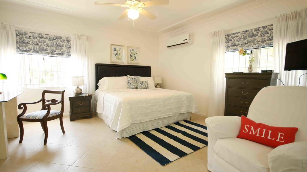 Cattleya Luxury Suites Kingston Room photo