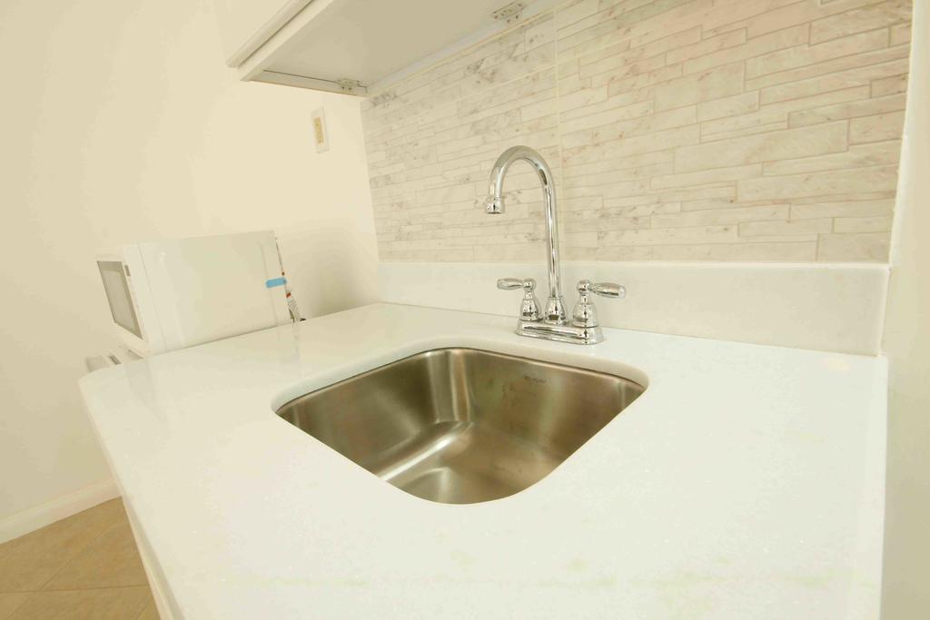 Cattleya Luxury Suites Kingston Room photo