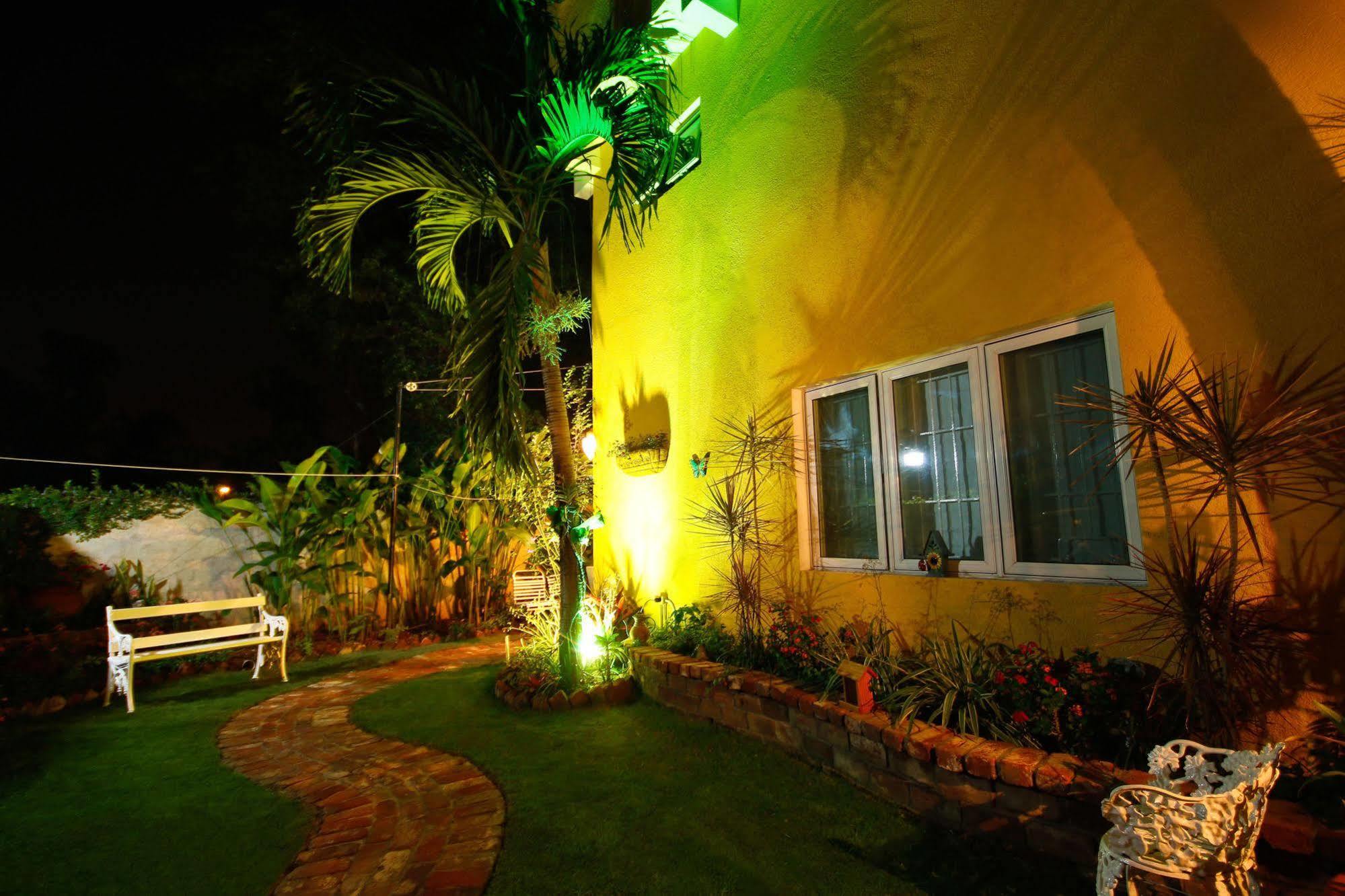 Cattleya Luxury Suites Kingston Exterior photo